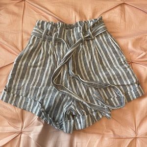 WORN ONCE Abercrombie & Fitch paper bag shorts, Size Small